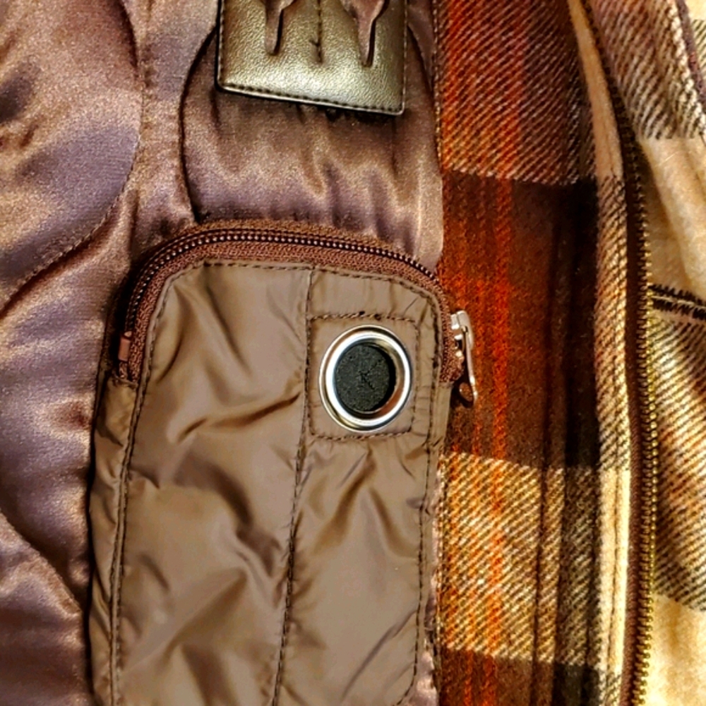 Vest - Picture 5 of 6